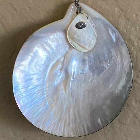 Large Shell Necklace - Picture 4 of 7